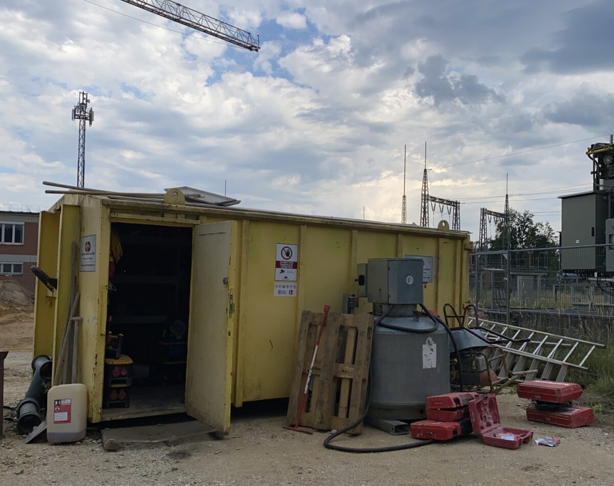 Einbruch in Baucontainer in Schwandorf verursacht fünfstelligen Schaden