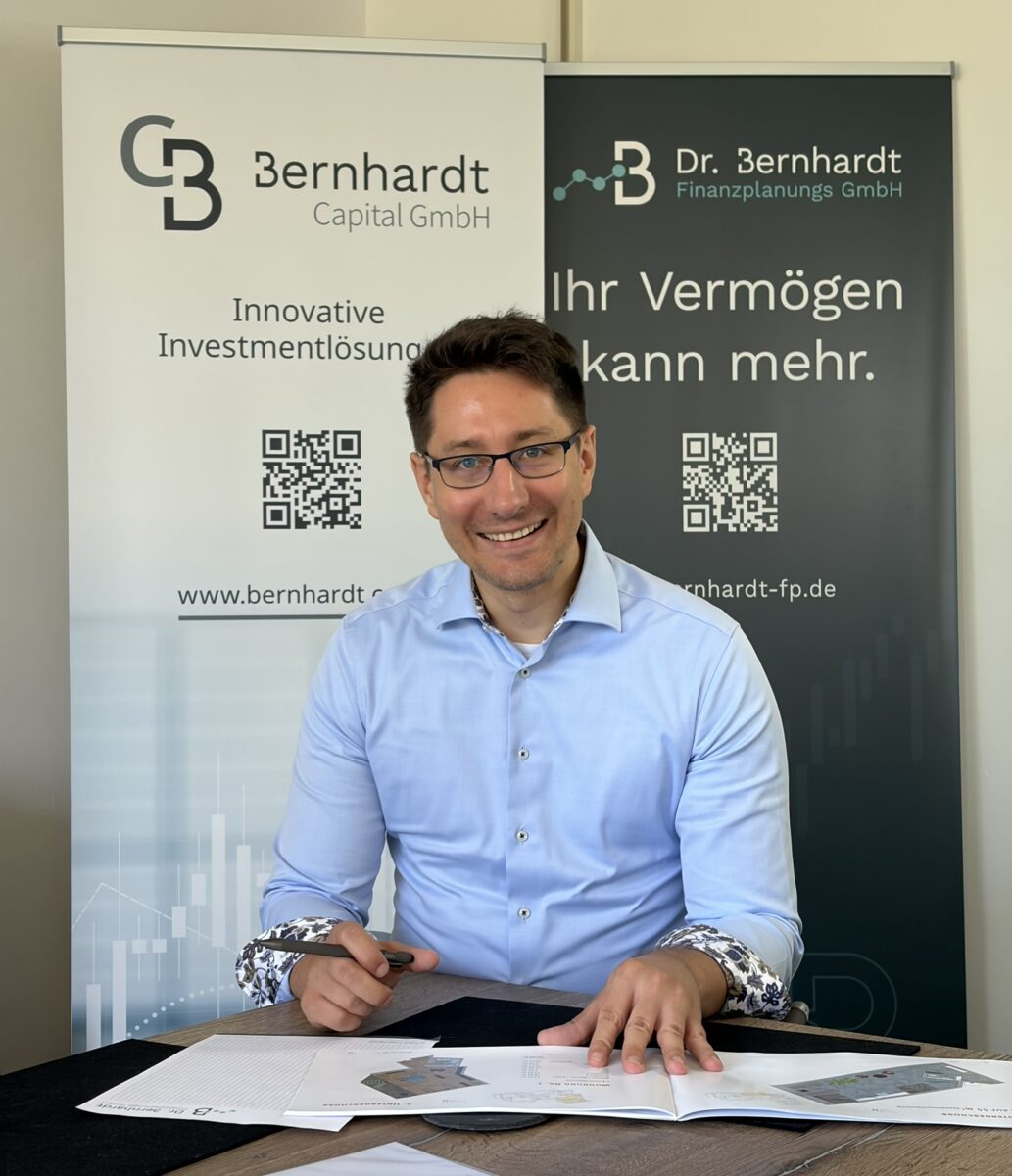 Wie kann man sich gegen Steuererhöhungen schützen und Vermögen aufbauen? Dr. Bernhardt klärt in zwei Webinaren auf