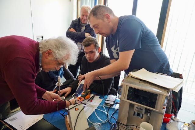 Reparieren statt Wegwerfen beim Repair-Café in Weiden
