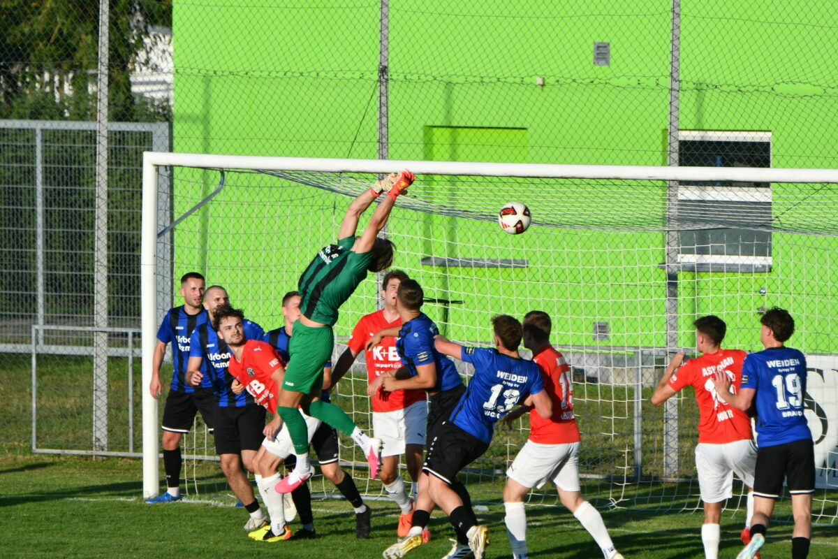 Chrubasik schockt Weiden in der Nachspielzeit – ASV Cham gewinnt das Oberpfalzderby