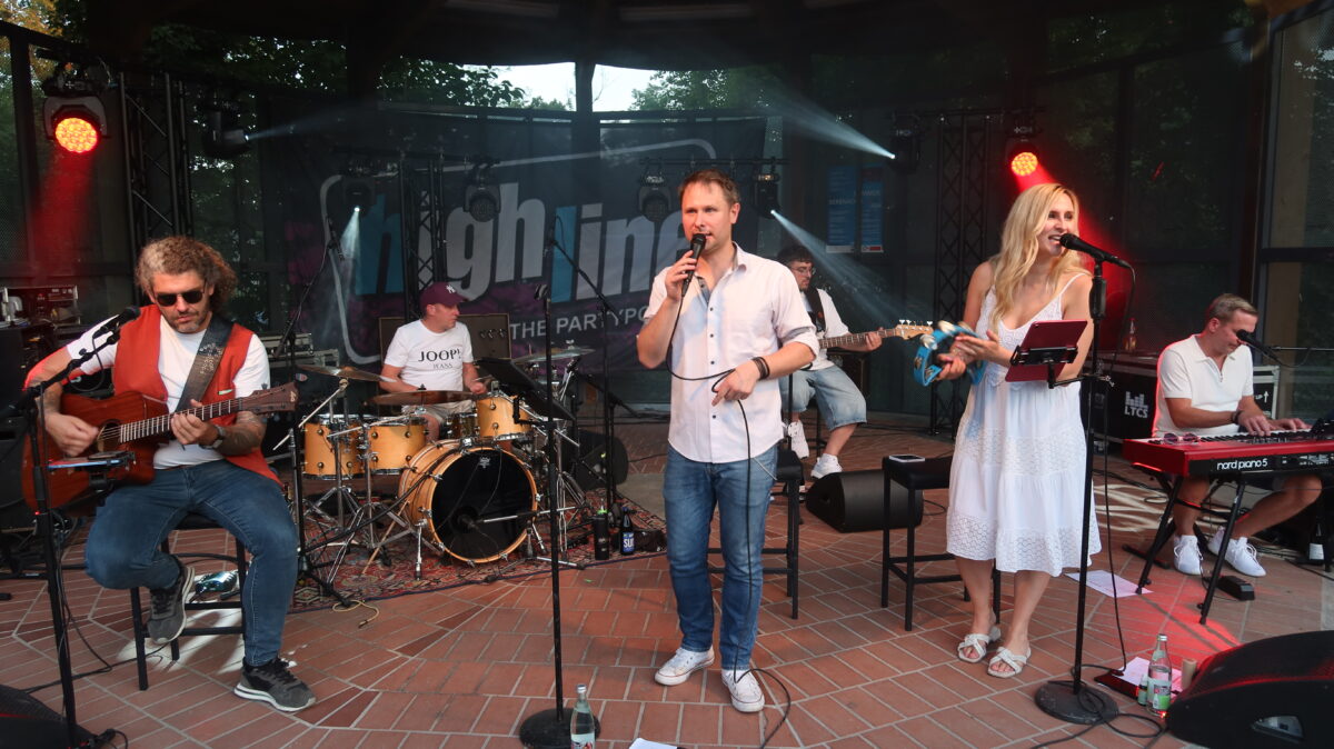 Die Partyband "Highline" zeigt bei der Sommerserenade zwei musikalische Gesichter
