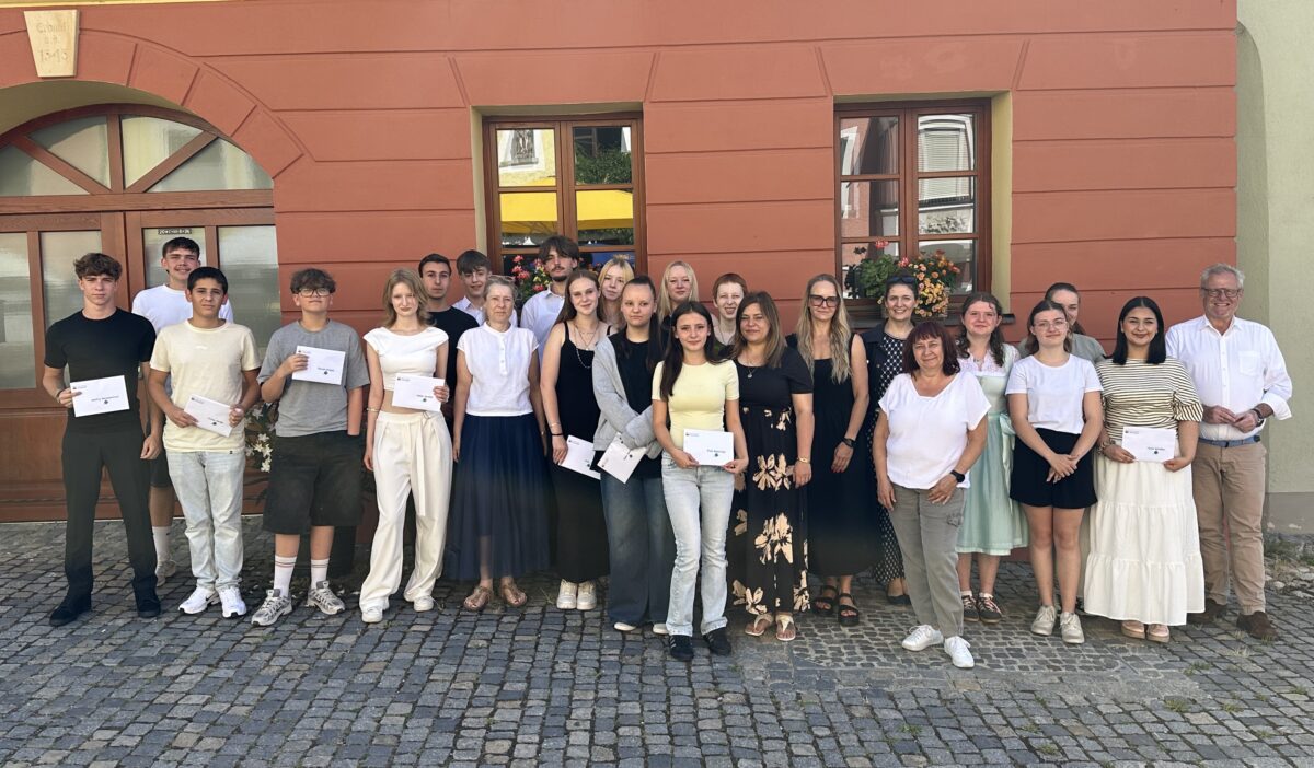 Beste Absolventinnen und Absolventen der Mittelschulen in Schwandorf geehrt