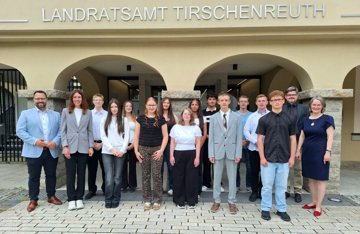 Beste Mittelschülerinnen und Mittelschüler in Tirschenreuth erneut geehrt