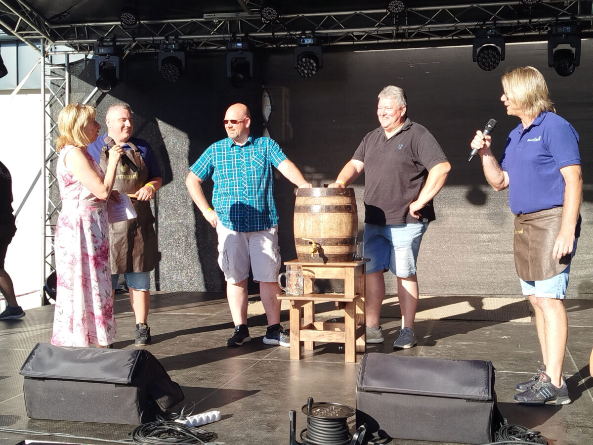 Bürgerdelegation aus Erbendorf feiert 10. Bierfest in Plesná