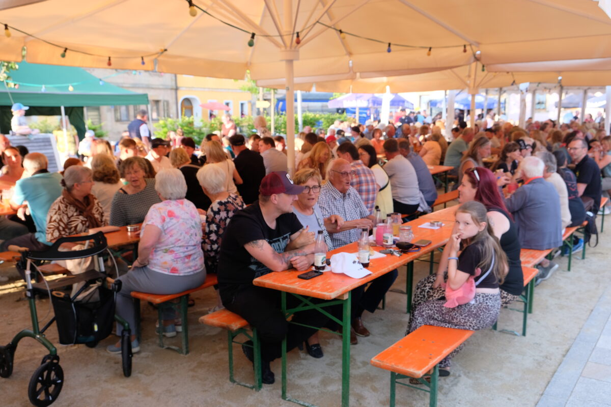 Bürgerfest lässt Marktplatz in Neustadt erstrahlen