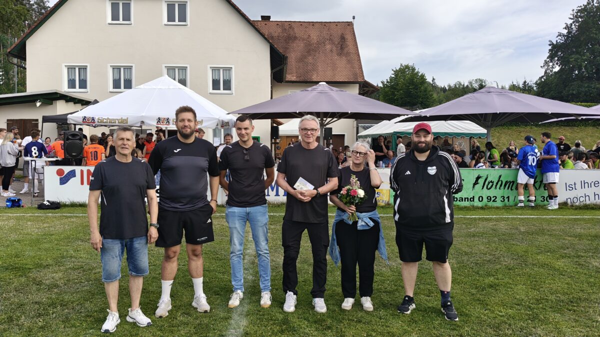 Burschen gewinnen Hobbyturnier beim SV-Freunde-Fest in Pechbrunn
