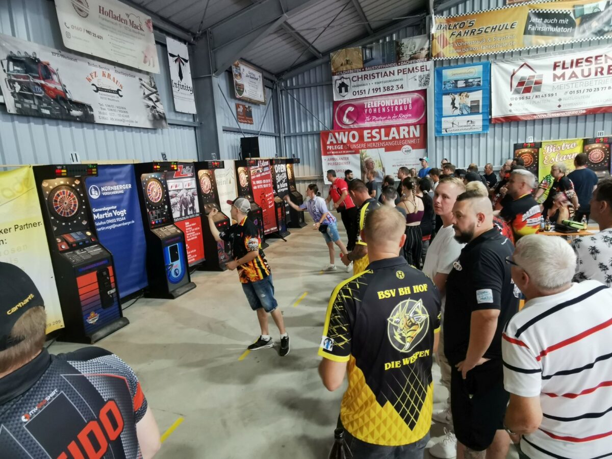 Dartelite trifft sich zu einem der größten Dartevents in Eslarn