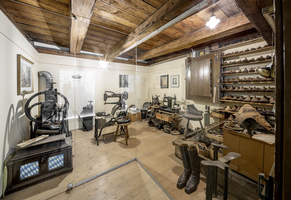Mit der öffentlichen Führung „Quer durchs Museum“ im Stadtmuseum Amberg