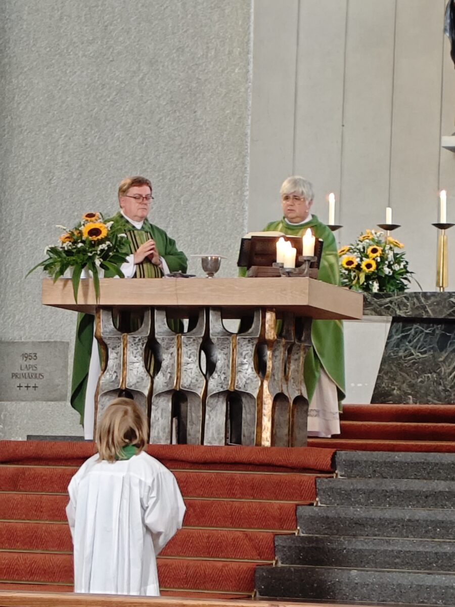 Fahrzeugsegnung in Weiden nach Vorabendgottesdienst