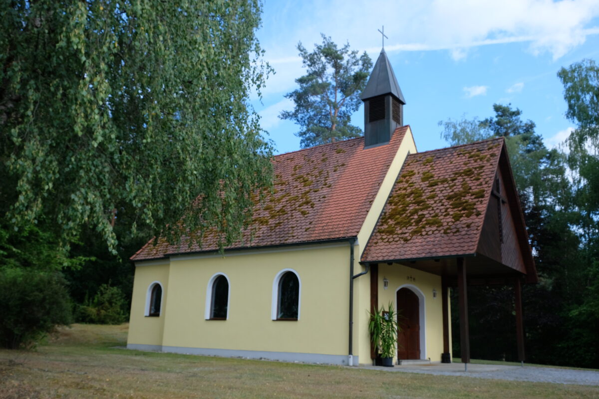 Gemeinschaft feiert 30 Jahre Kreuzkapelle in Apfelbach
