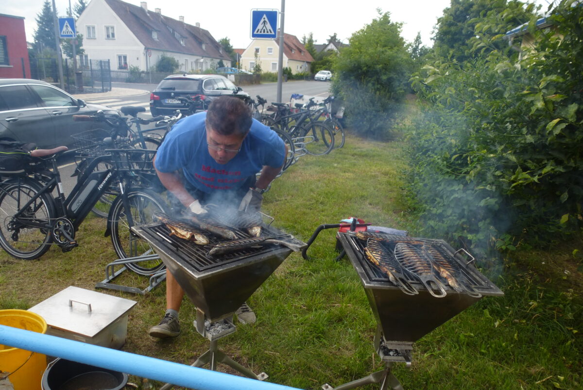 20260723 Werner Fischer am Forellengrill.JPG