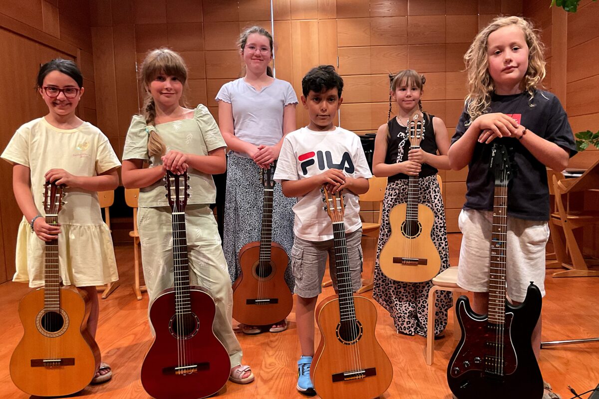 Gitarrennachwuchs begeistert mit Pop und Rock in Weiden