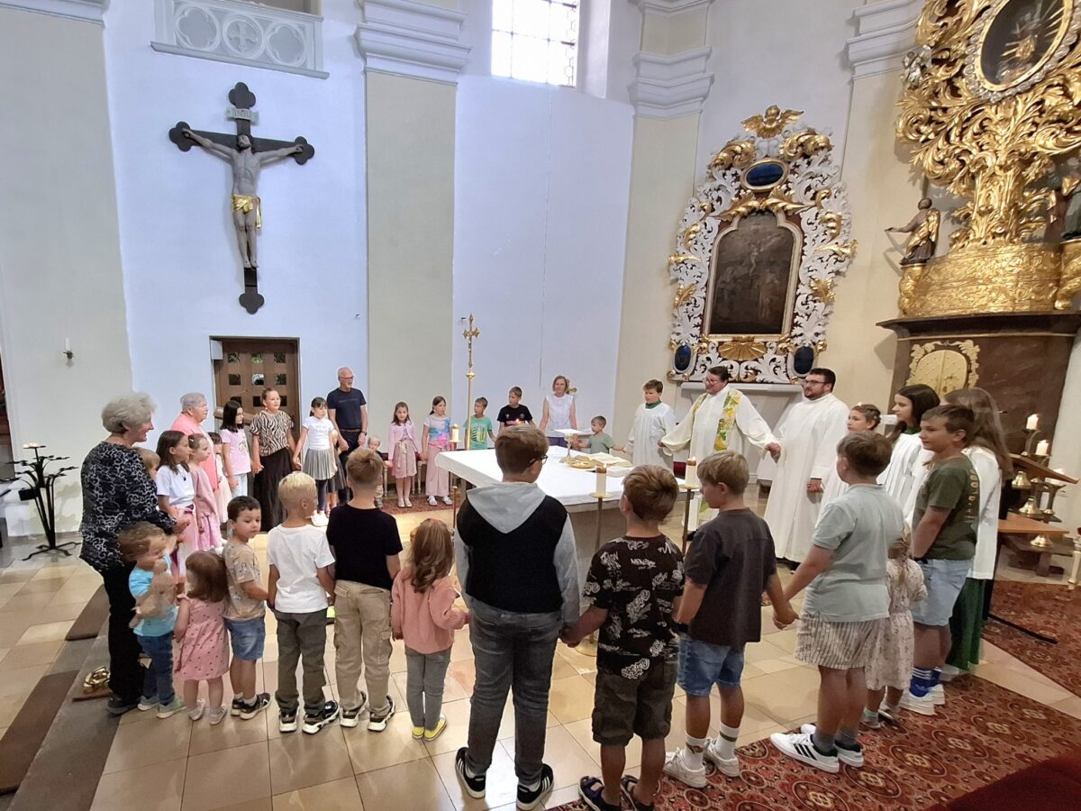 Großeltern-Enkel-Gottesdienst feiert gelungene Premiere in Eslarn
