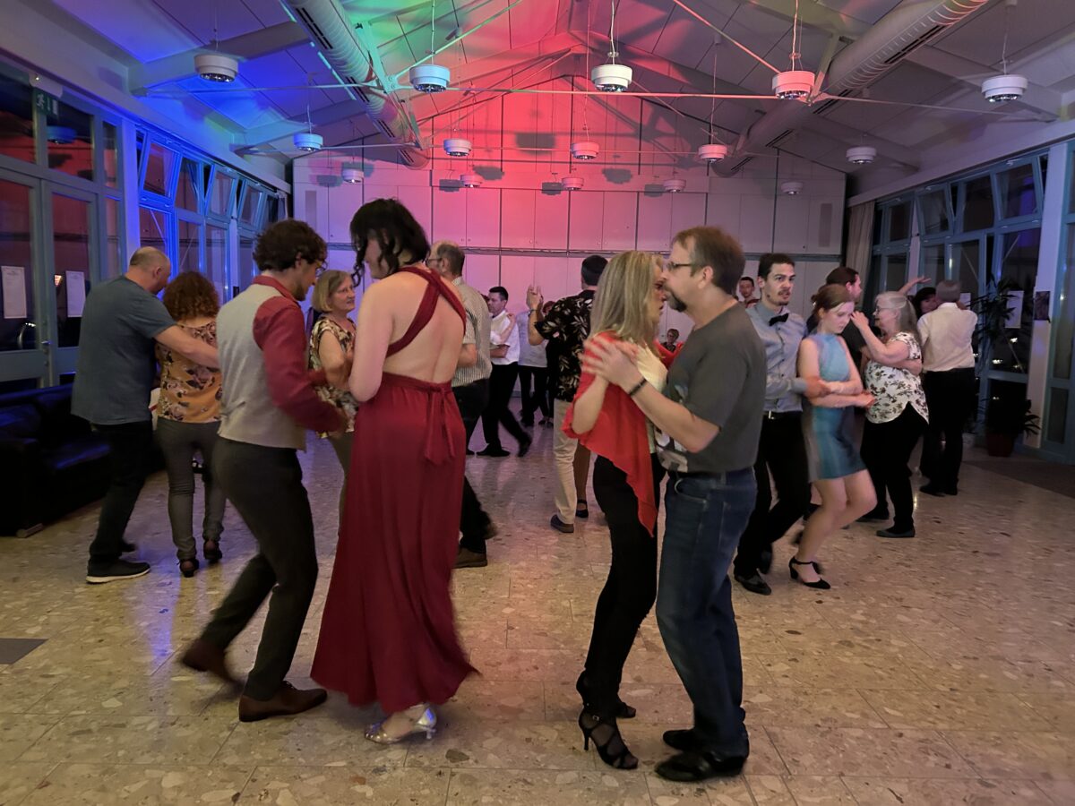 Cubanito und Gesellschaftstanzparty