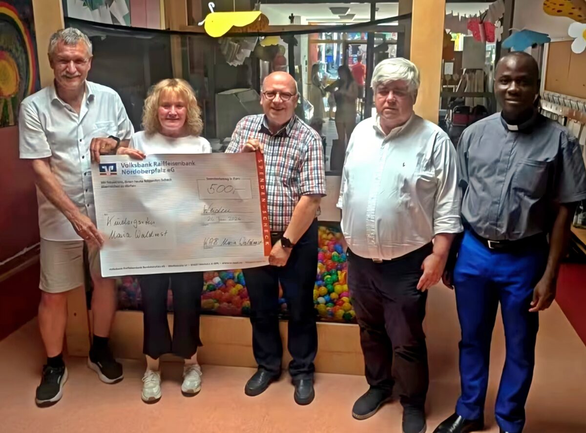 KAB spendet 500 Euro für Spielhaus im Kindergarten Weiden