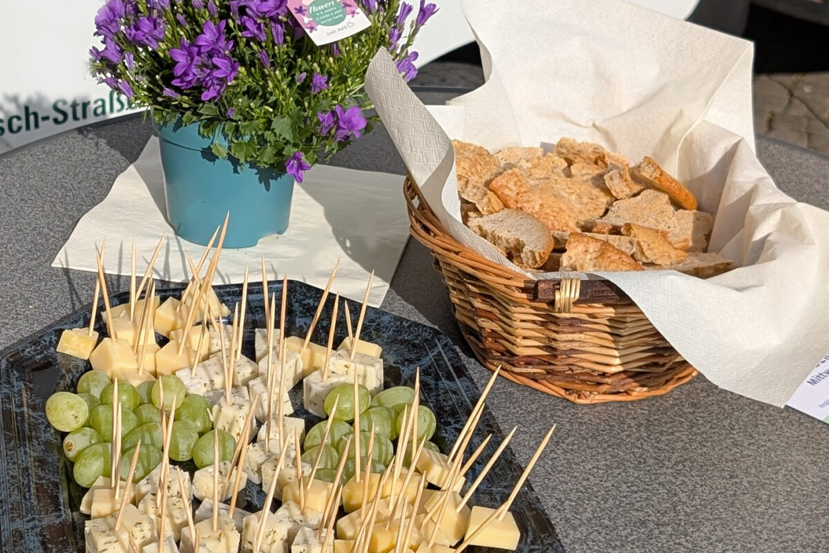 Kostenlose Häppchen auf dem Schmankerl-Markt in Amberg