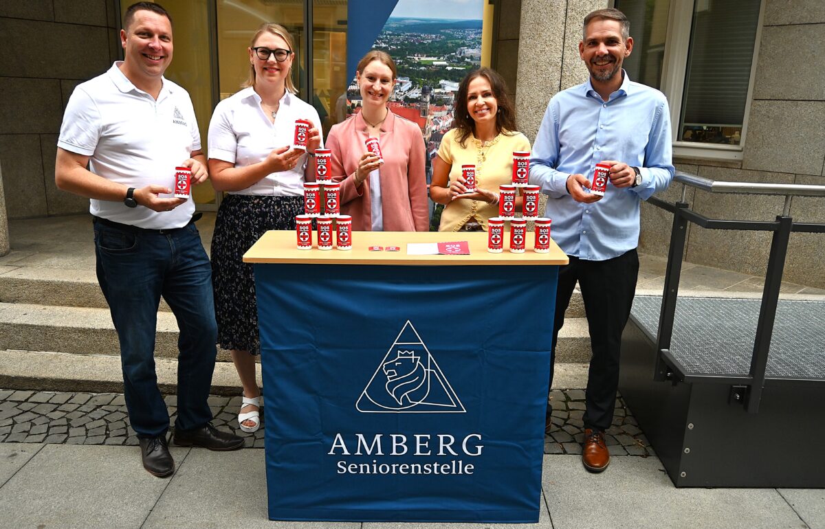 Kostenlose Notfalldose im Bürgerbüro verbessert Rettungschancen in Amberg