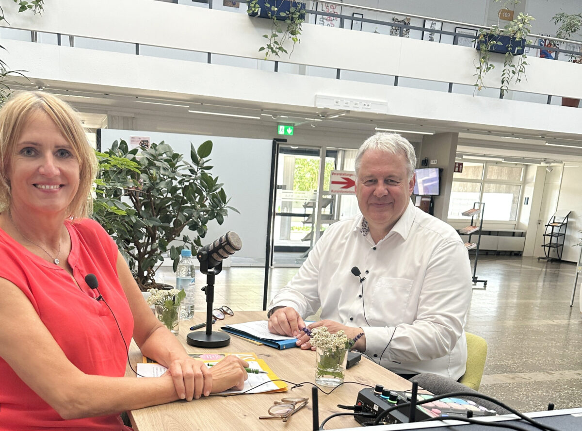 Landrat beantwortet Bürgerfragen im Landkreis-Podcast Amberg-Sulzbach