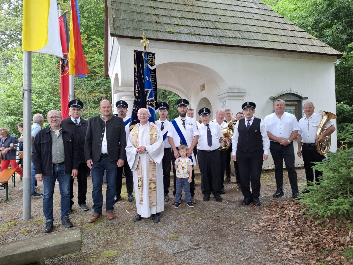 Monsignore Hettler feiert goldenes Priesterjubiläum in Eslarn