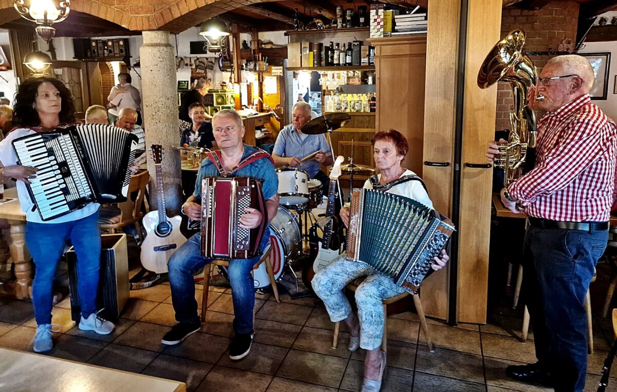 Musikantentreffen begeistert im Alten Schuster in Weiden