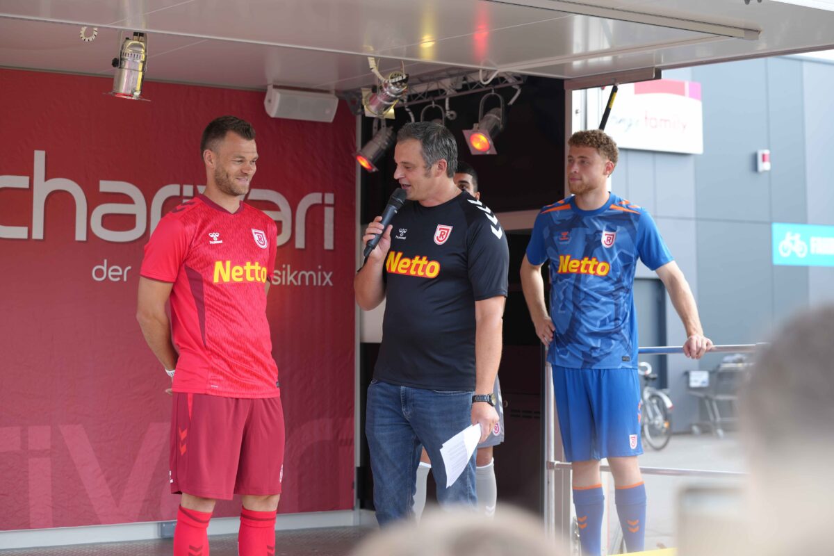 SSV Jahn stellt Trikots für 2026/27 in Regensburg vor