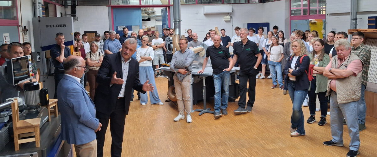 Schreinerschüler der Europa-Berufsschule zeigen Können in Weiden