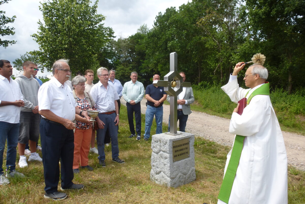 Segen für Feldkreuz am Galgenbühl in Weiherhammer