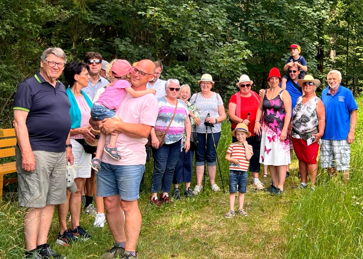 Siedlergemeinschaft Waldfrieden erkundet Mooslohe bei Weiden