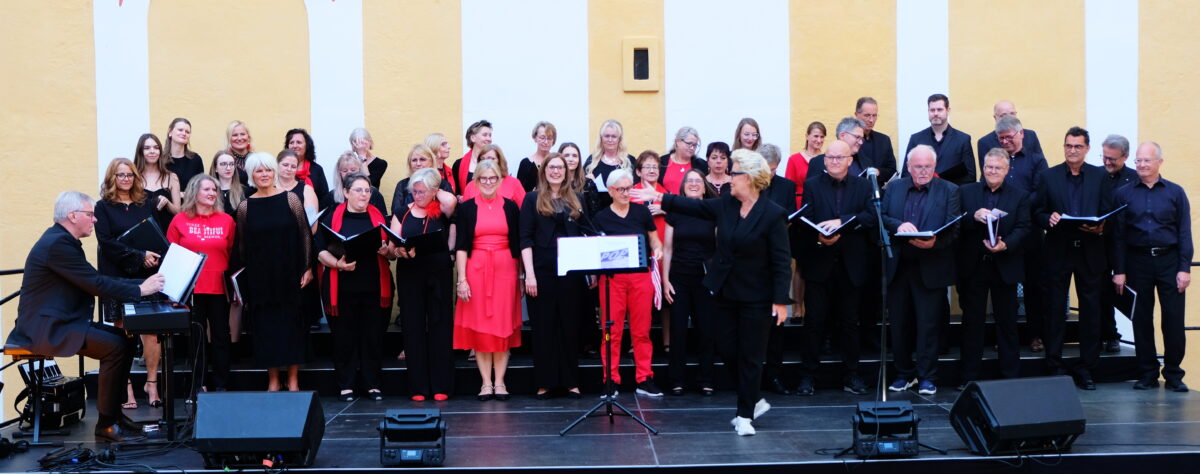 SingingWitt begeistert Speinshart mit Benefizkonzert zum 15-jährigen Jubiläum