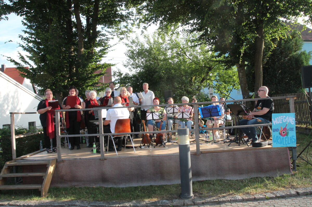 Ukulelas und Chorgemeinschaft begeistern in Waidhaus