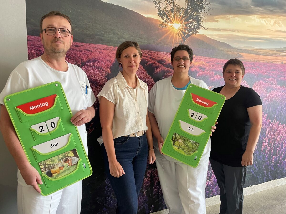 Verein Lichtblicke spendet Dauerkalender für Demenzpflege in Tirschenreuth