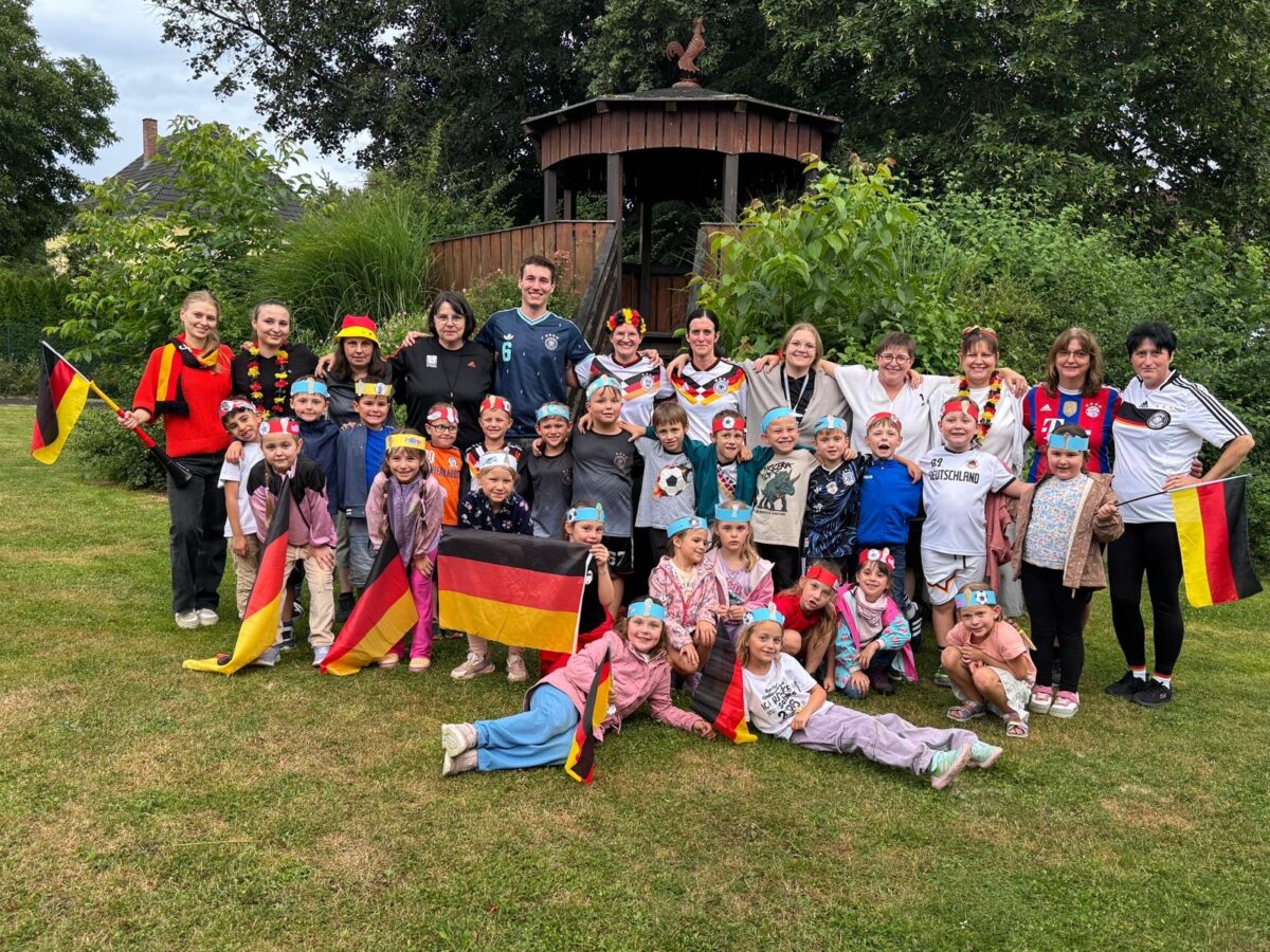 Vorschulkinder feiern Aufstieg in die erste Klasse in Neustadt/WN