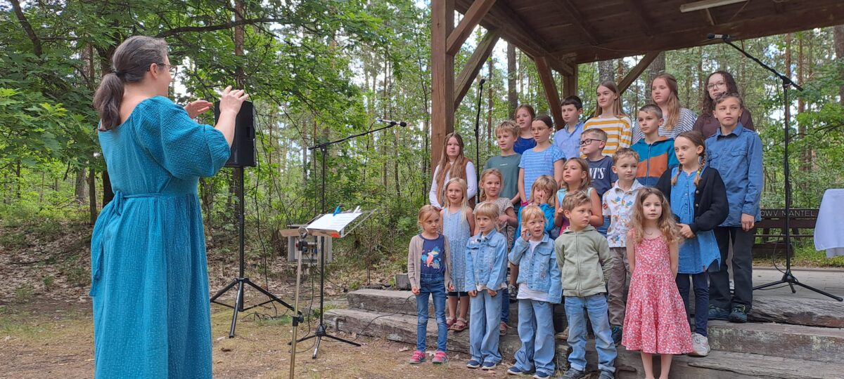 Waldgottesdienst im Waldforum Rupprechtsreuth begeistert Mantel und Neunkirchen