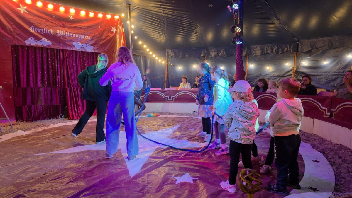 Zirkus Rocky Kindertraum begeistert Schirmitz mit zehn Euro Eintritt