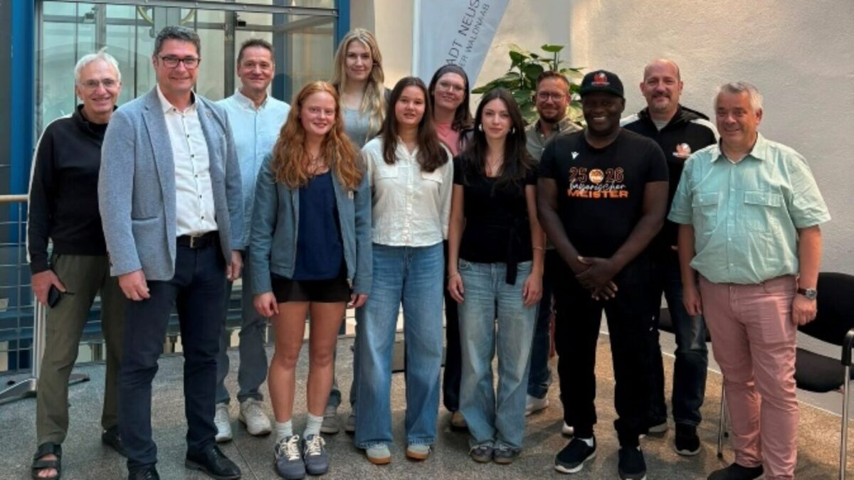 Rathaus-Empfang für U20-Meisterinnen der DJK in Neustadt