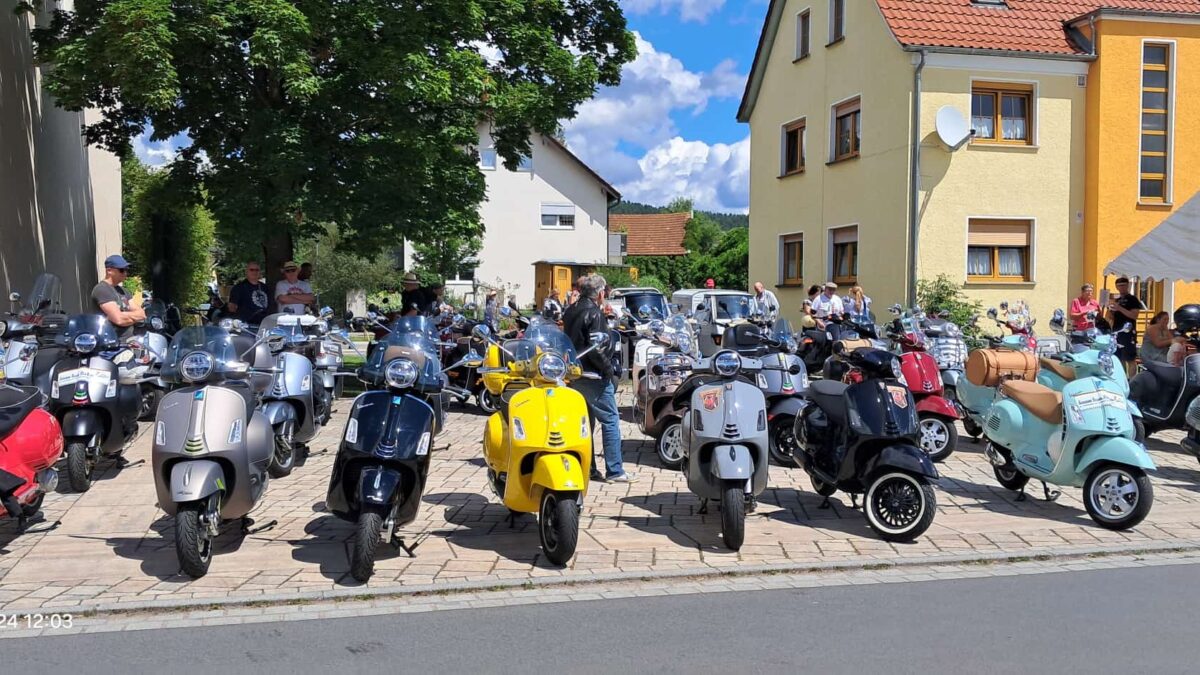 Vespa-Club Rio Nero lässt es zum zehnjährigen Geburtstag in Schwarzenbach krachen