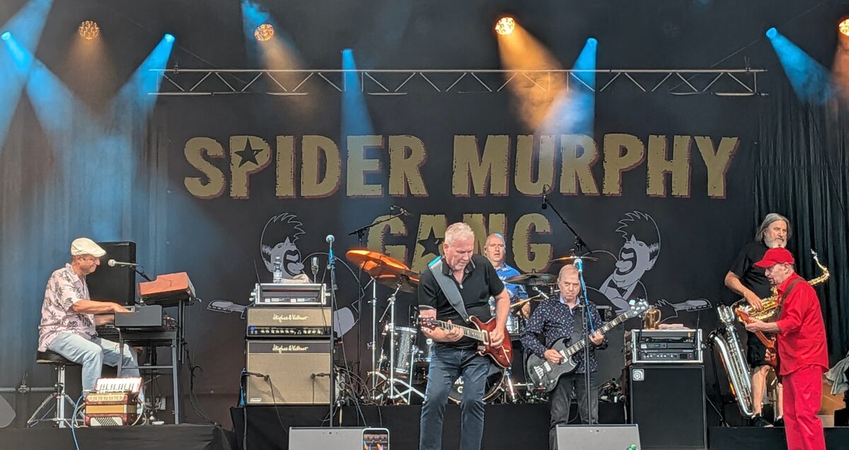 Spider Murphy Gang rockt das Oberpfalzfestival: 3.000 Fans feiern in Tännesberg