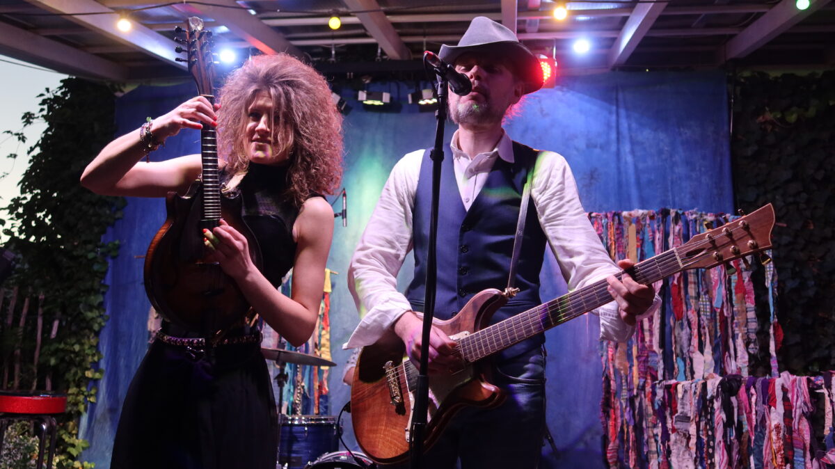 Bluesrock der Extraklasse begeistert im "Kulturbahnhof Parapluie"