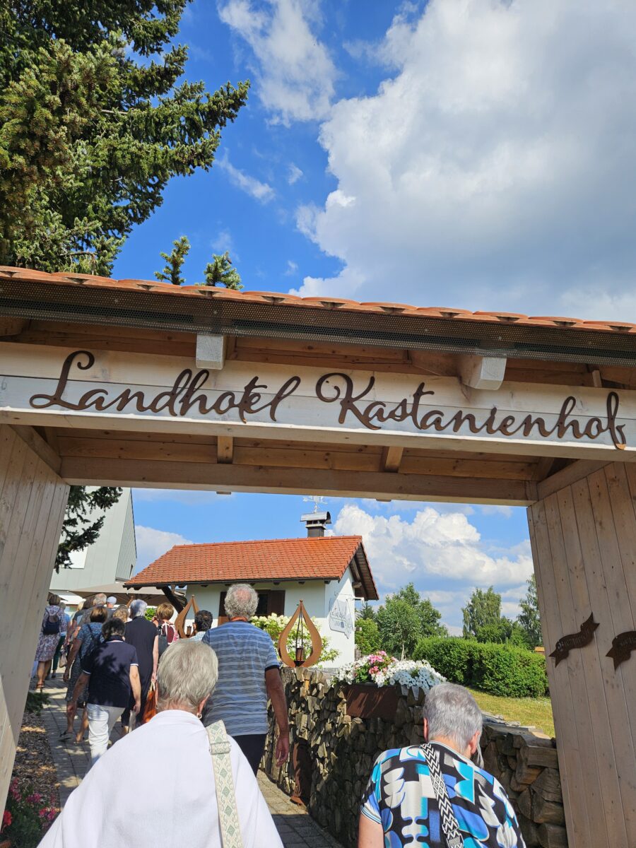 Senioren 60+ aus Vohenstrauß entdecken historische Reitschule in Světce