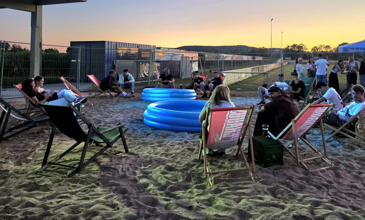 Urlaubsflair bei 10. Beachparty in Schirmitz