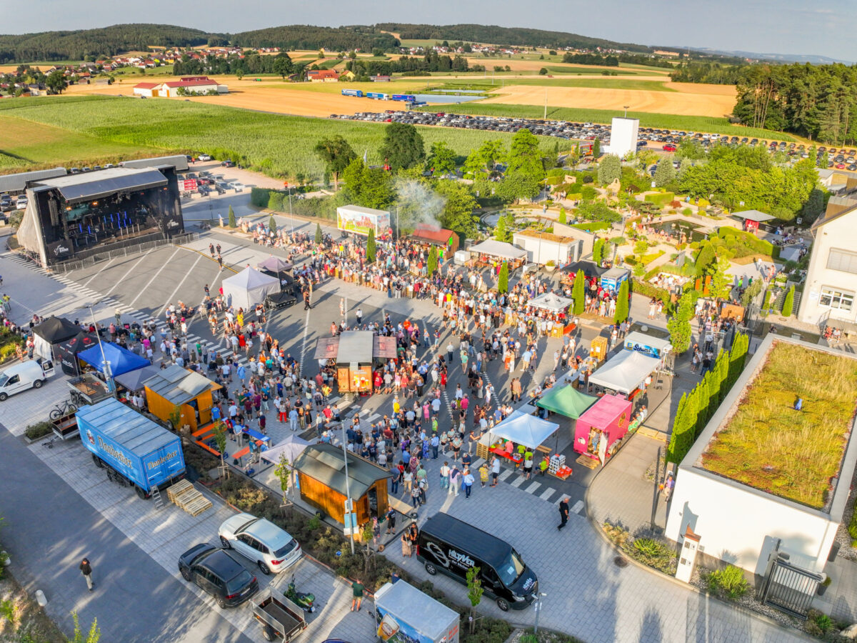 Benefizkonzert in Fensterbach begeistert 3.500 Besucher und erzielt 10.000 €