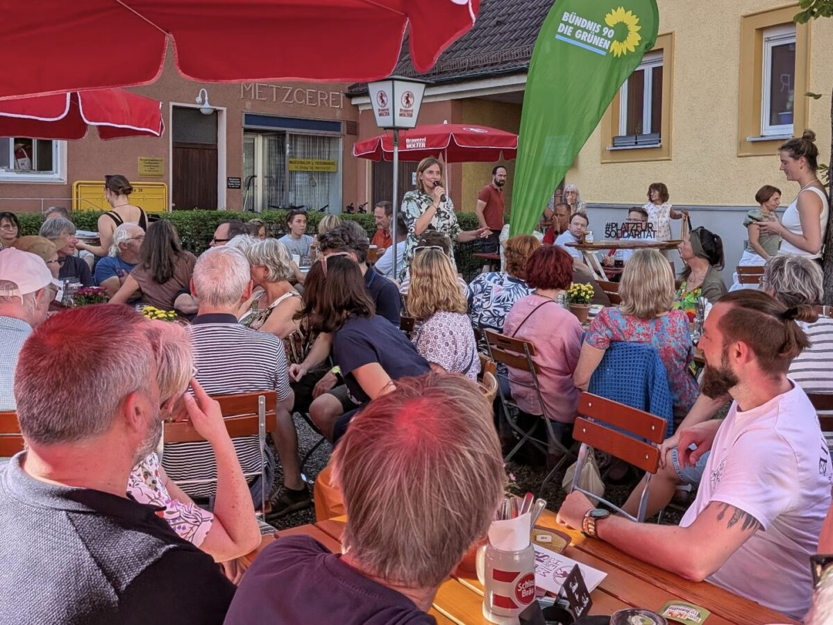 Schulze und Weber werben in Weiden für Erneuerbarkeit und Zusammenhalt
