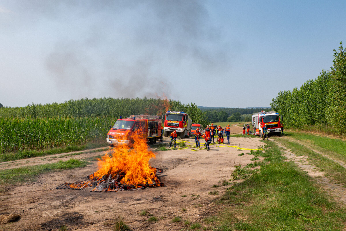 Jugendfeuerwehren erleben 24 Stunden Berufsalltag in Parkstein