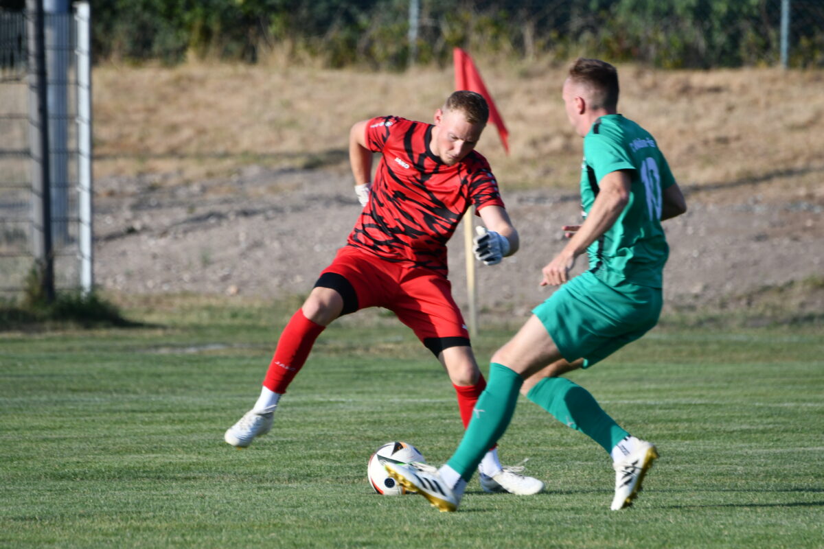 FC Weiden-Ost dreht nach der Pause auf – Schlesinger rettet der SpVgg im Stadtderby einen Punkt