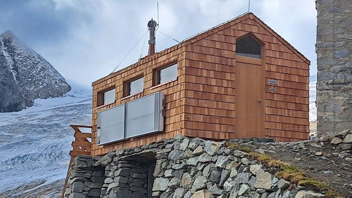 SolarLüftung auf der Neuen Prager Hütte - mit Sonnenwärme und Trockentoiletten gegen Wassermangel