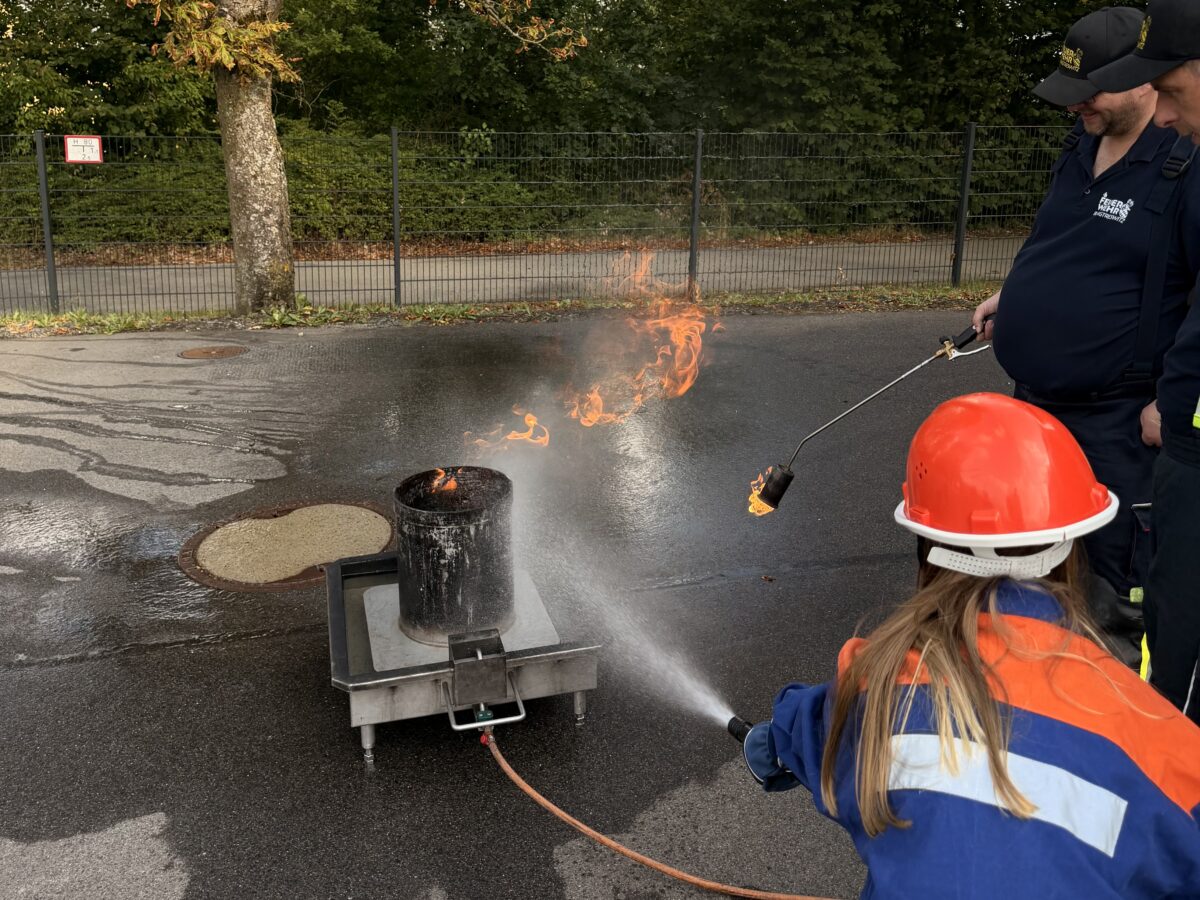 Kinder erleben Feuerwehr hautnah beim Ferienprogramm in Floß