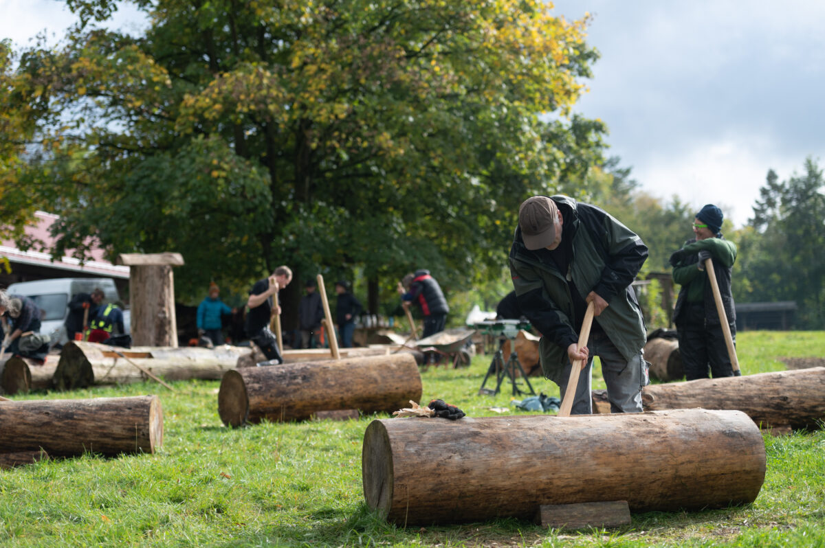 Zeidlerei-Kurs mit Klotzbeutenbau im Geschichtspark in Bärnau
