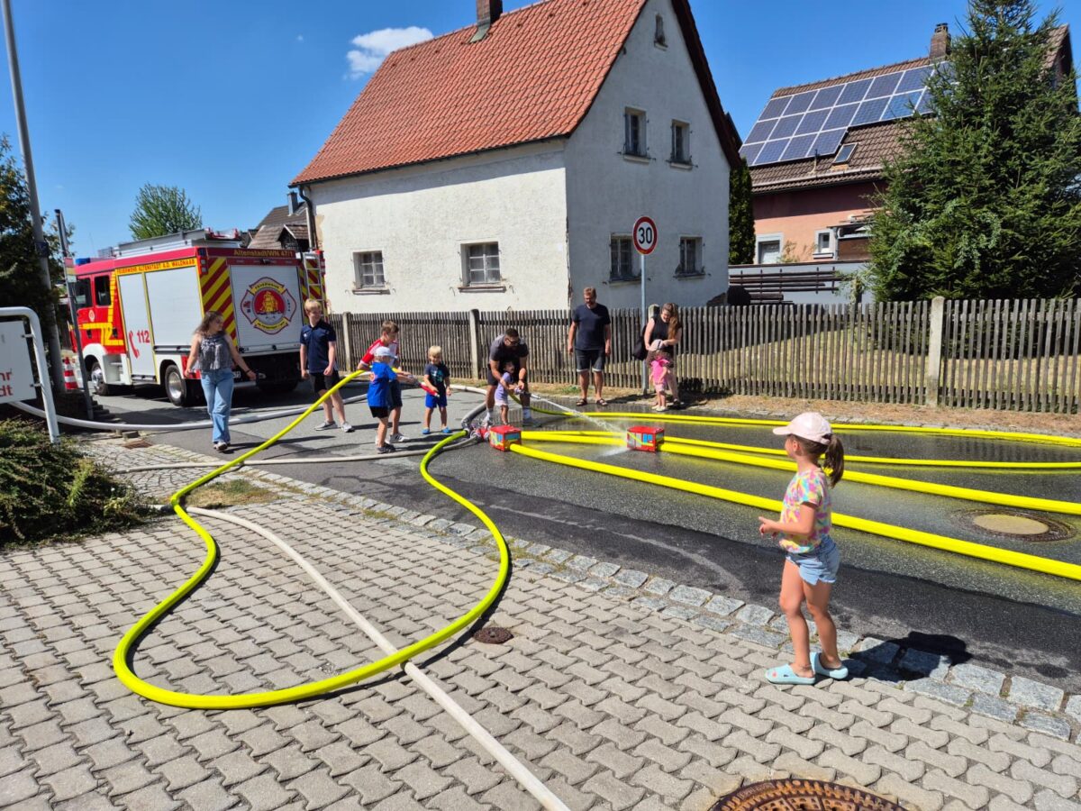 Kinder erleben Feuerwehr