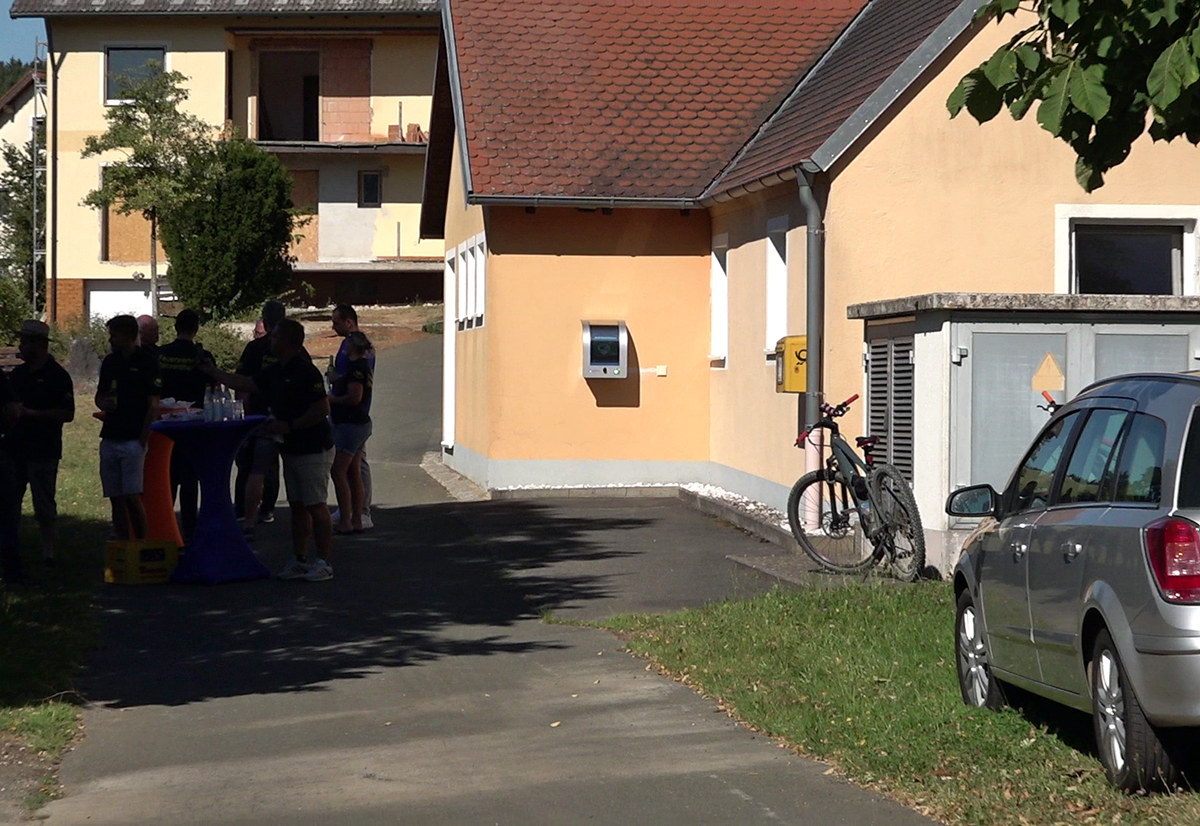 Lebensretter am Feuerwehrhaus: Ranzenthal bekommt Defibrillator