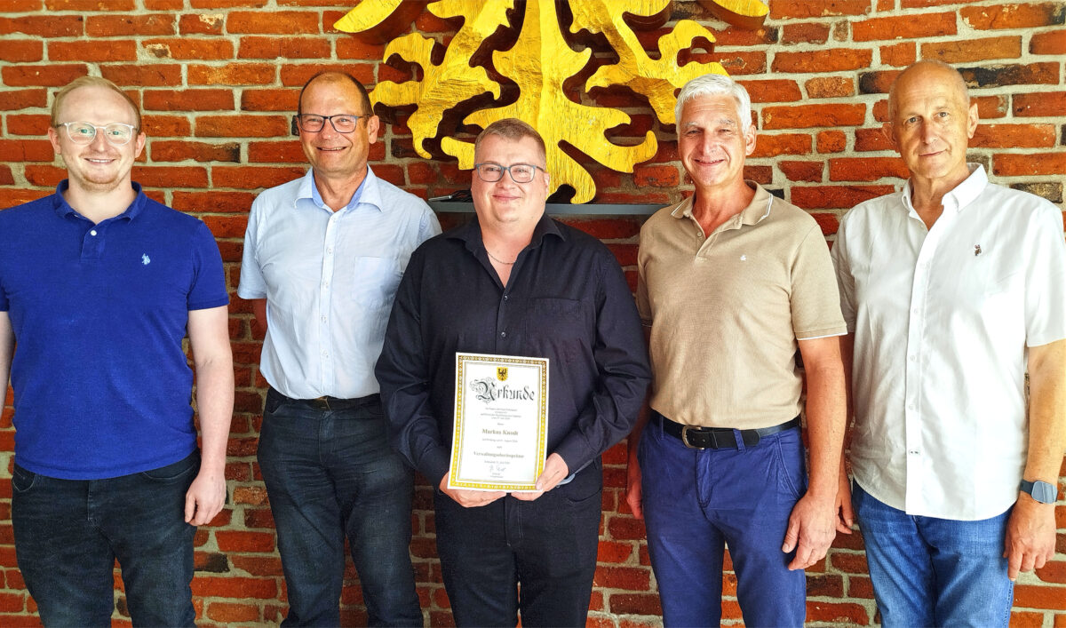 Beförderung in Erbendorf Kämmerer Markus Knodt wird Verwaltungsoberinspektor